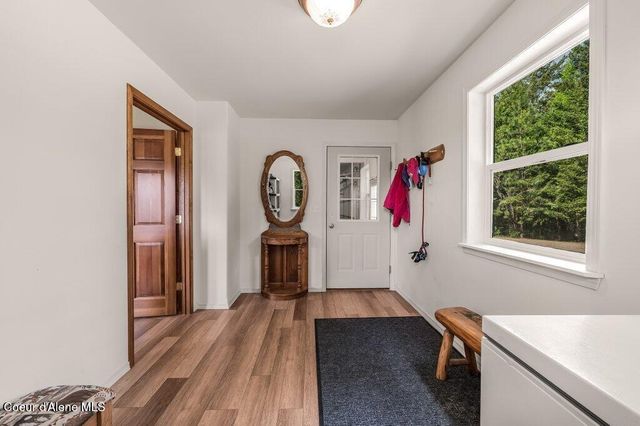 405 Brisboys RD, Sagle, ID 83860