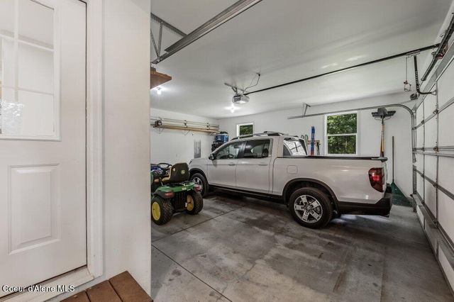 405 Brisboys RD, Sagle, ID 83860