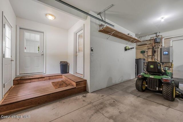 405 Brisboys RD, Sagle, ID 83860
