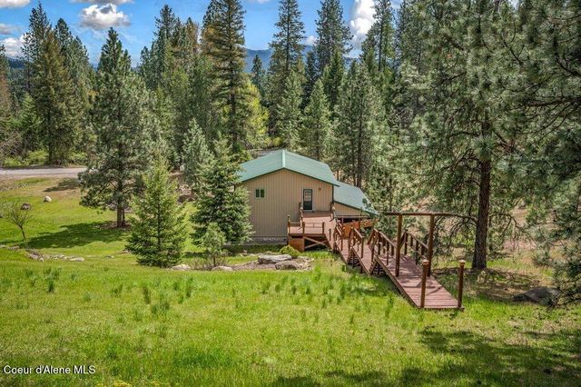 405 Brisboys RD, Sagle, ID 83860