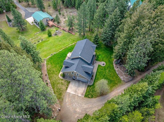 405 Brisboys RD, Sagle, ID 83860