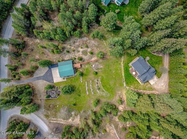 405 Brisboys RD, Sagle, ID 83860