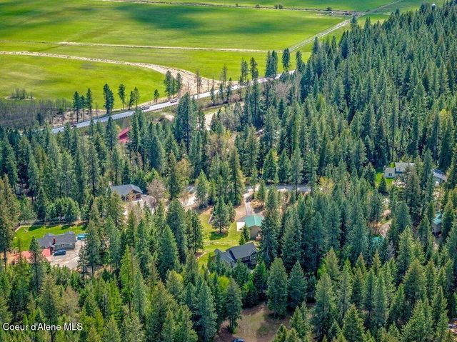 405 Brisboys RD, Sagle, ID 83860