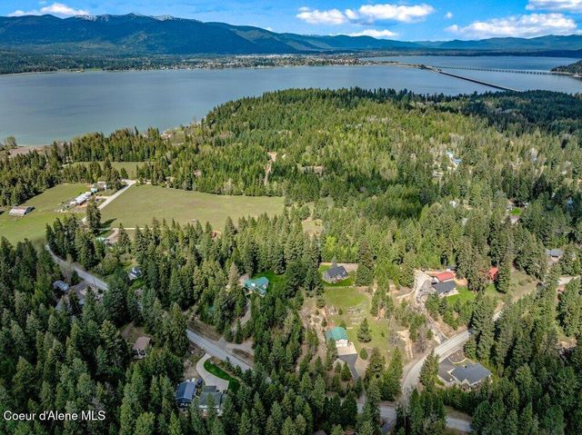 405 Brisboys RD, Sagle, ID 83860