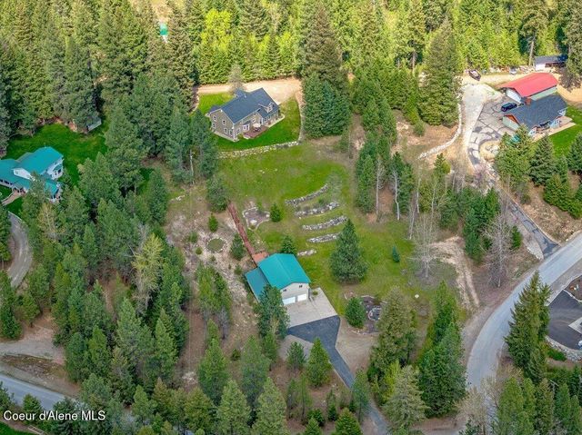 405 Brisboys RD, Sagle, ID 83860