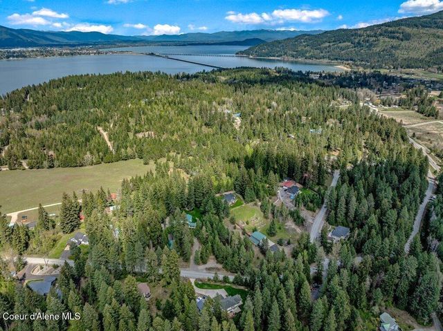 405 Brisboys RD, Sagle, ID 83860