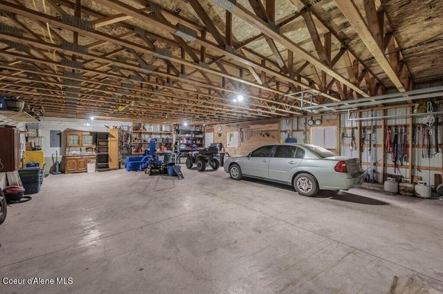 405 Brisboys RD, Sagle, ID 83860