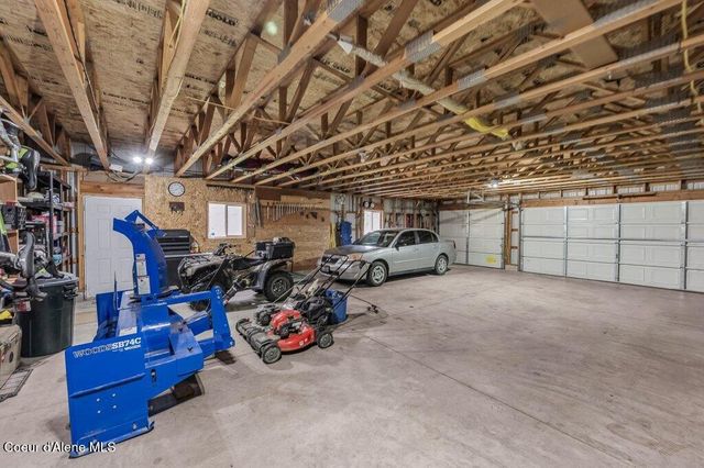 405 Brisboys RD, Sagle, ID 83860
