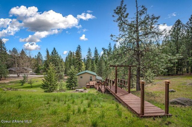 405 Brisboys RD, Sagle, ID 83860