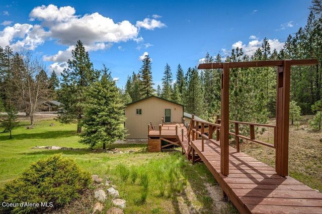 405 Brisboys RD, Sagle, ID 83860