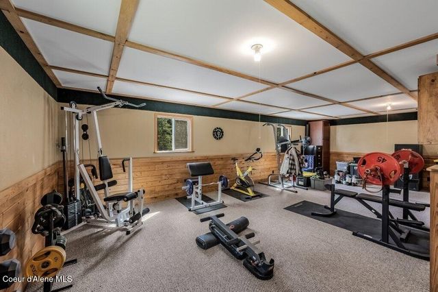 405 Brisboys RD, Sagle, ID 83860