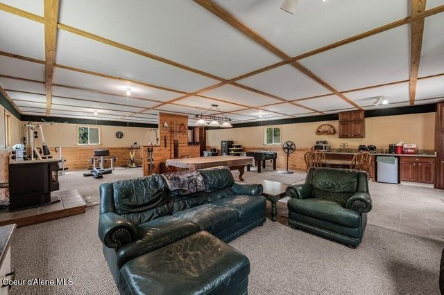 405 Brisboys RD, Sagle, ID 83860