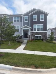 2724 Fieldcrest Drive 3106, Mundelein, IL 60060