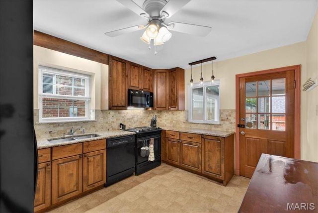 6601 Lindenwood Place, St Louis, MO 63109