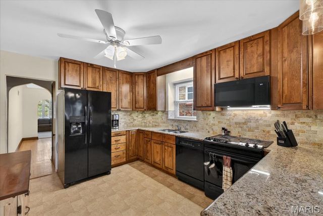 6601 Lindenwood Place, St Louis, MO 63109