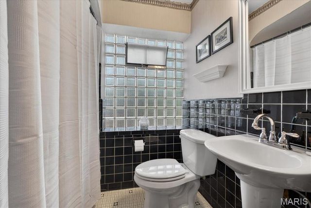 6601 Lindenwood Place, St Louis, MO 63109