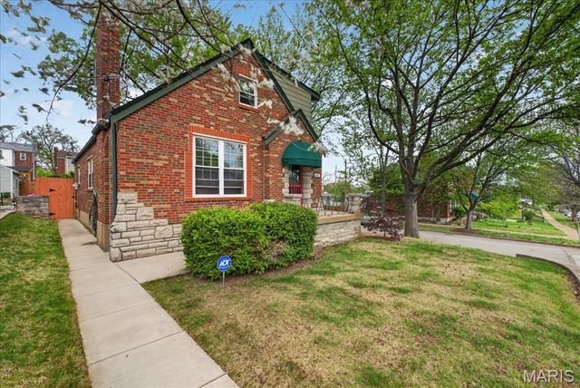 6601 Lindenwood Place, St Louis, MO 63109