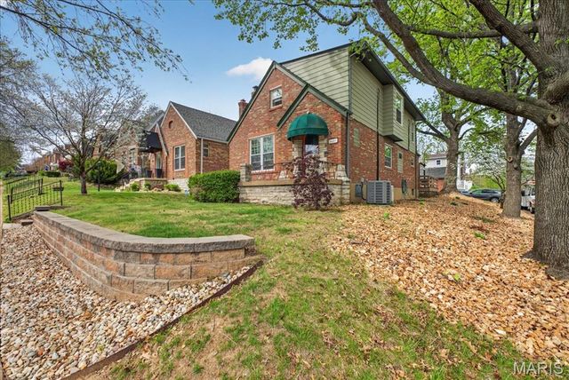 6601 Lindenwood Place, St Louis, MO 63109