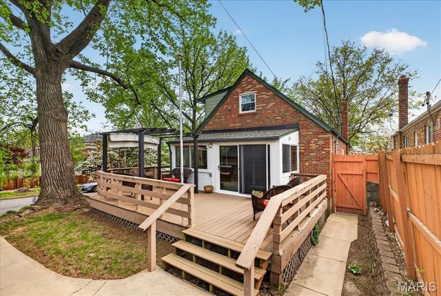 6601 Lindenwood Place, St Louis, MO 63109