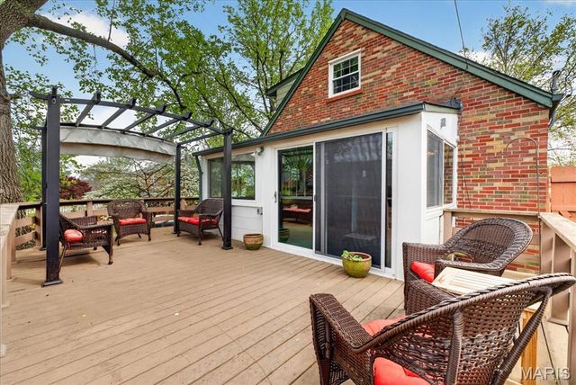 6601 Lindenwood Place, St Louis, MO 63109