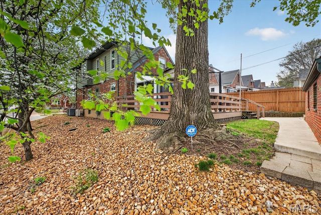 6601 Lindenwood Place, St Louis, MO 63109