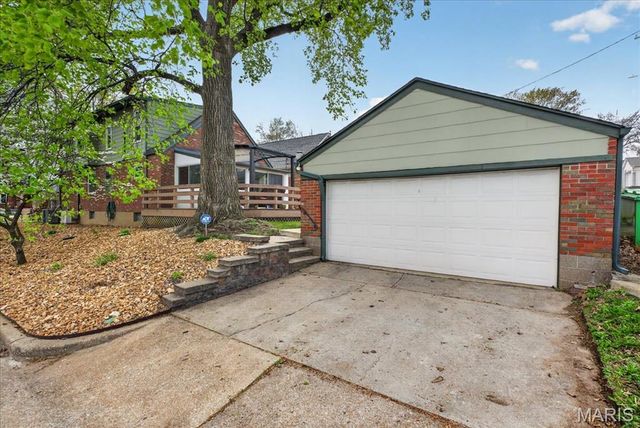 6601 Lindenwood Place, St Louis, MO 63109