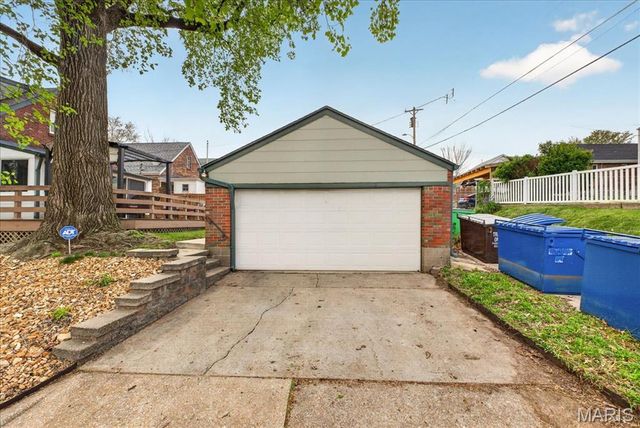 6601 Lindenwood Place, St Louis, MO 63109