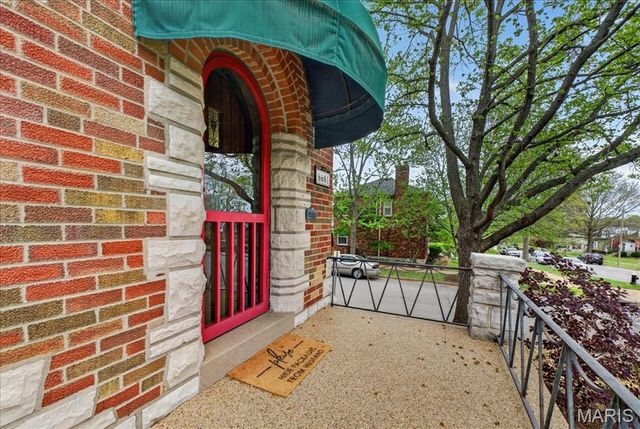 6601 Lindenwood Place, St Louis, MO 63109