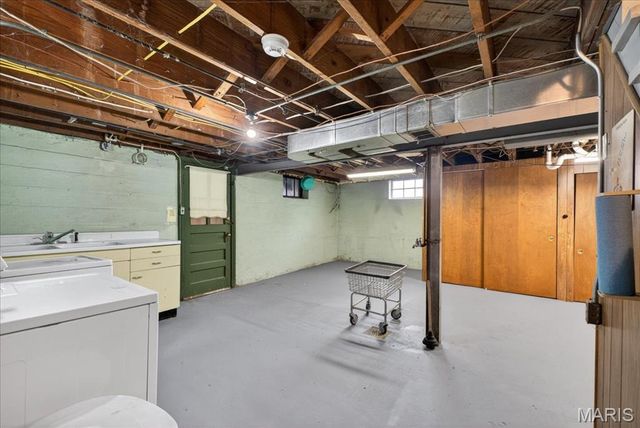 6601 Lindenwood Place, St Louis, MO 63109