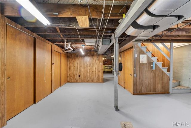 6601 Lindenwood Place, St Louis, MO 63109