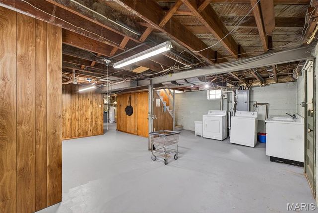 6601 Lindenwood Place, St Louis, MO 63109