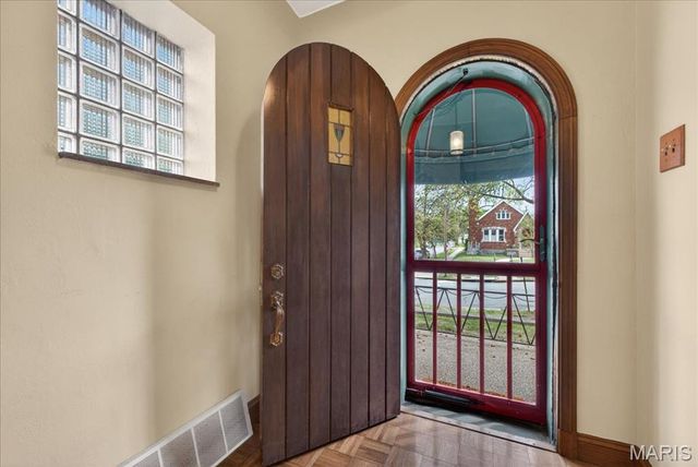 6601 Lindenwood Place, St Louis, MO 63109