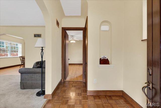 6601 Lindenwood Place, St Louis, MO 63109