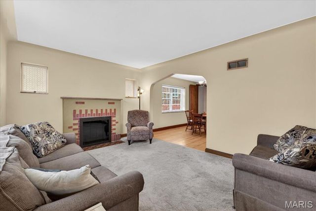 6601 Lindenwood Place, St Louis, MO 63109