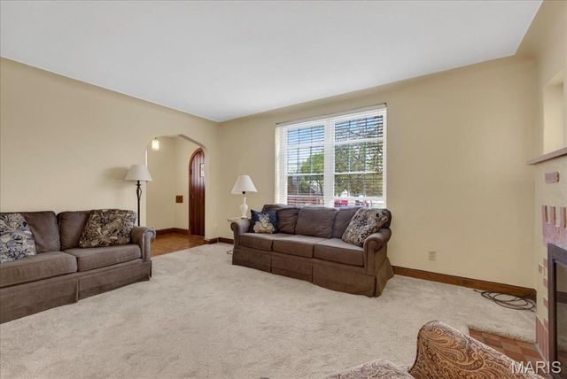 6601 Lindenwood Place, St Louis, MO 63109