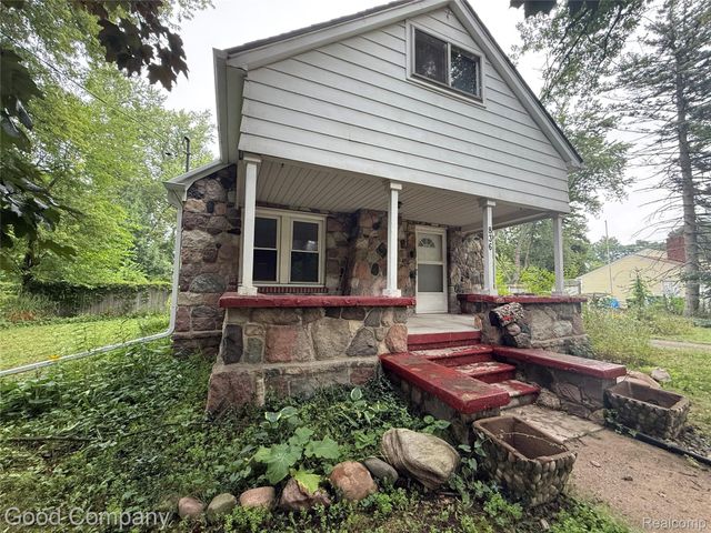 836 W Silver Lake Road, Fenton, MI 48430