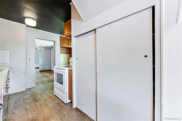 836 W Silver Lake Road, Fenton, MI 48430