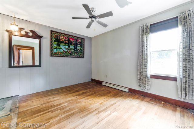836 W Silver Lake Road, Fenton, MI 48430