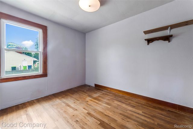 836 W Silver Lake Road, Fenton, MI 48430