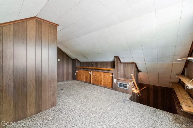 836 W Silver Lake Road, Fenton, MI 48430