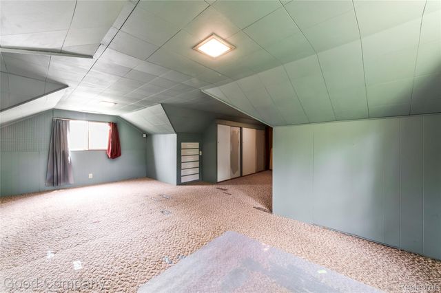 836 W Silver Lake Road, Fenton, MI 48430