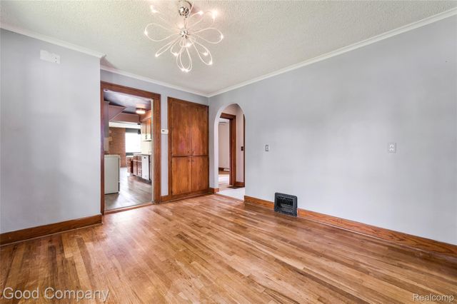 836 W Silver Lake Road, Fenton, MI 48430
