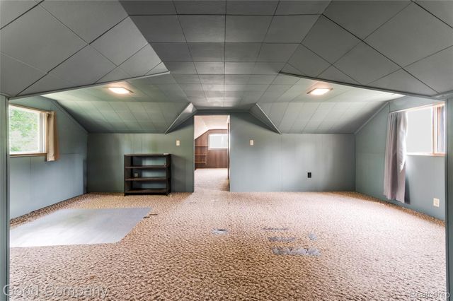 836 W Silver Lake Road, Fenton, MI 48430