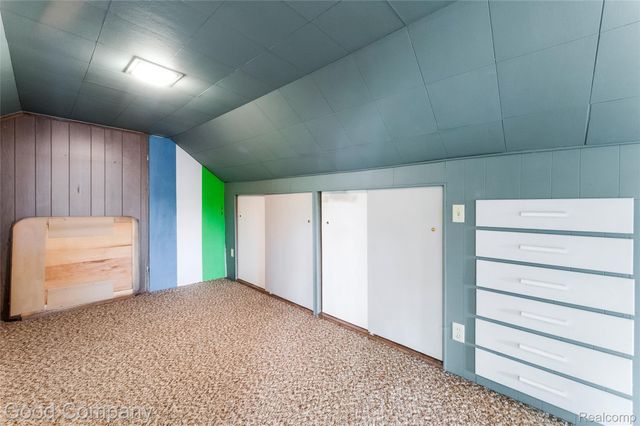 836 W Silver Lake Road, Fenton, MI 48430