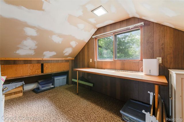 836 W Silver Lake Road, Fenton, MI 48430