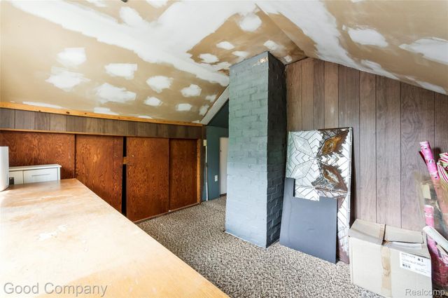 836 W Silver Lake Road, Fenton, MI 48430