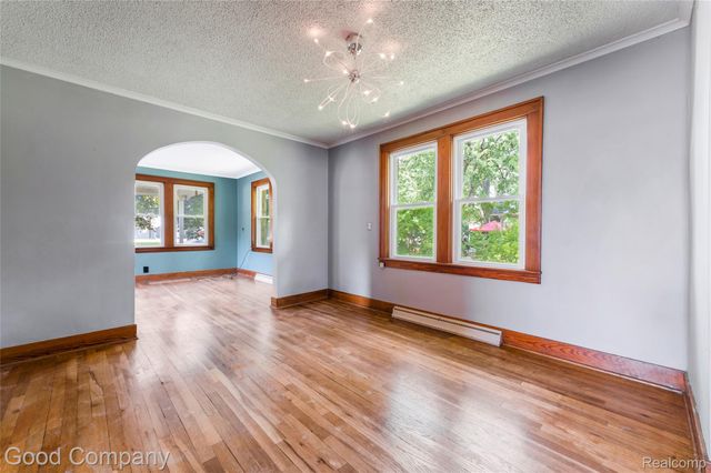 836 W Silver Lake Road, Fenton, MI 48430