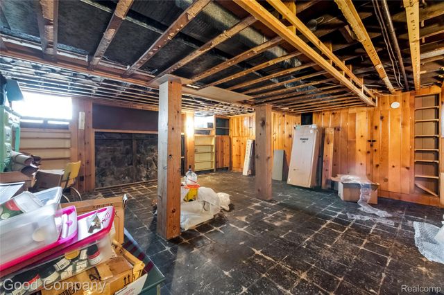 836 W Silver Lake Road, Fenton, MI 48430