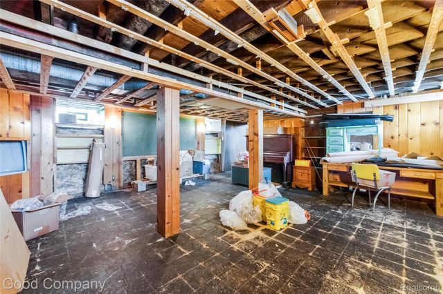 836 W Silver Lake Road, Fenton, MI 48430