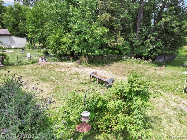 836 W Silver Lake Road, Fenton, MI 48430